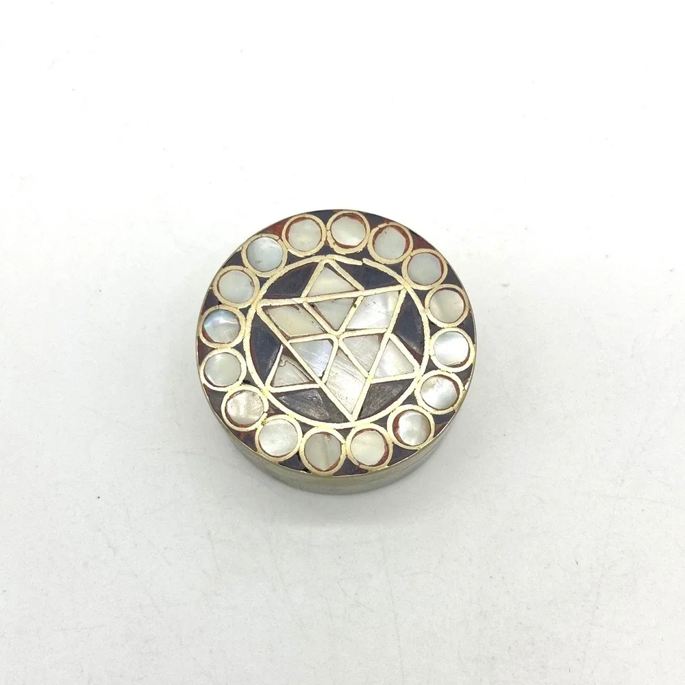 N/A vintage round